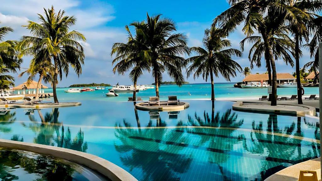 Holiday Inn Resort Kandooma Maldives 4*
